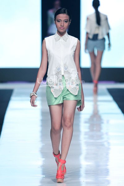 Jakarta, Indonesia - 19 Oktober. Toton Januar Sultan and the Mermaid Queen Fathom. Jakarta Fashion Week 2014 at Senayan City. 19 Oktober 2013. Jakarta. [Foto: Mohammad Abduh/Wolipop]