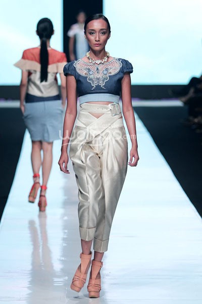 Jakarta, Indonesia - 19 Oktober. Toton Januar Sultan and the Mermaid Queen Fathom. Jakarta Fashion Week 2014 at Senayan City. 19 Oktober 2013. Jakarta. [Foto: Mohammad Abduh/Wolipop]