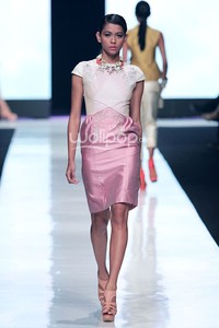 Jakarta, Indonesia - 19 Oktober. Toton Januar Sultan and the Mermaid Queen Fathom. Jakarta Fashion Week 2014 at Senayan City. 19 Oktober 2013. Jakarta. [Foto: Mohammad Abduh/Wolipop]