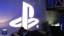 Apartemen 4, Surganya Gamer PlayStation 4