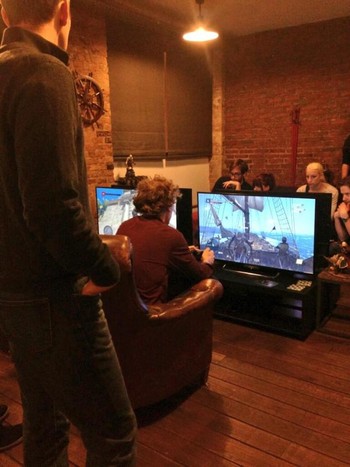 Asyiknya, Apartment 4 juga menyediakan ruangan khusus layaknya game center yang diisi beberapa konsol game PlayStation 4 untuk dapat dinikmati pengunjung. (kredit foto: dualshockers)