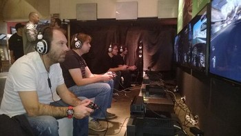     Hotel Xbox One menyediakan tempat game center yang dapat diisi beberapa konsol game Xbox One. (kredit foto: @XboxFR)