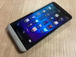 BlackBerry Z30, Ponsel Jumbo Tahan Banting