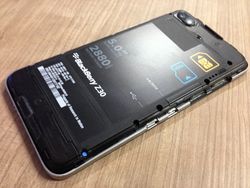 BlackBerry Z30, Ponsel Jumbo Tahan Banting
