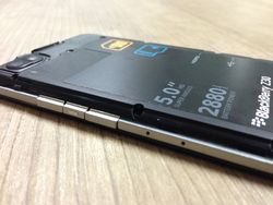 BlackBerry Z30, Ponsel Jumbo Tahan Banting