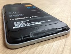 BlackBerry Z30, Ponsel Jumbo Tahan Banting