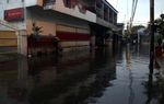 Banjir Rendam Jalan Tegal Parang
