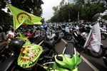 Buruh Blokir Jalan Medan Merdeka Selatan