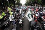 Buruh Blokir Jalan Medan Merdeka Selatan