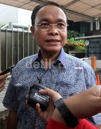Johermansyah Johan meninggalkan gedung KPK. Lamhot Aritonang/detikFoto.