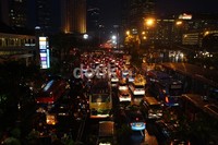 Usai hujan deras mengguyur kota Jakarta lalu lintas dibeberapa titik macet parah.