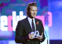 David menerima penghargaan pria paling stylish di GQ Men Of The Year 2013. AFP Photo/DPA/Jens Kalaene Germany Out.