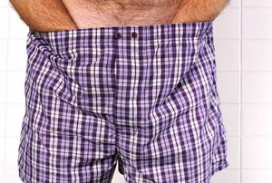 Ya Ampun! Testis Pria Ini Terperangkap di Kursi Kamar Mandi