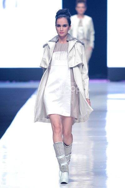 Jakarta, Indonesia - 20 Oktober. Lily Rika Anggraeni Winter Beast. LASALLE COLLEGE INTERNATIONAL JAKARTA presents SIGNATURE 2014 Jakarta Fashion Week 2014 at Senayan City. 20 Oktober 2013. Jakarta. [Foto: Mohammad Abduh/Wolipop]