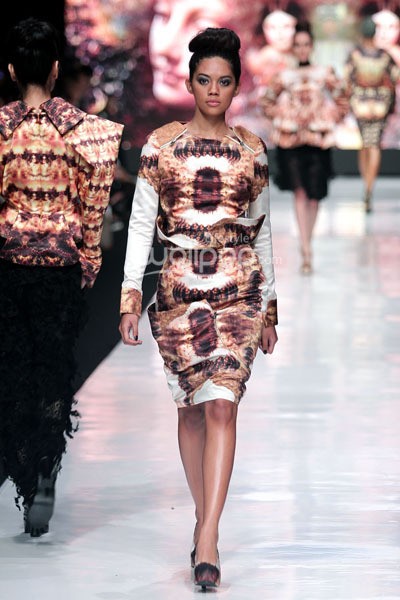 Jakarta, Indonesia - 20 Oktober. Aswin Satriyo Aji Metamorphosis. LASALLE COLLEGE INTERNATIONAL JAKARTA presents SIGNATURE 2014 Jakarta Fashion Week 2014 at Senayan City. 20 Oktober 2013. Jakarta. [Foto: Mohammad Abduh/Wolipop]