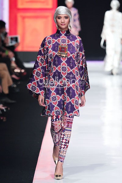 Jakarta, Indonesia - 20 Oktober. Itang Yunasz Indonesia Now. Jakarta Fashion Week 2014 at Senayan City. 20 Oktober 2013. Jakarta. [Foto: Mohammad Abduh/Wolipop]