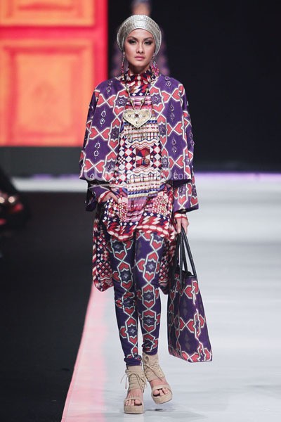 Jakarta, Indonesia - 20 Oktober. Itang Yunasz Indonesia Now. Jakarta Fashion Week 2014 at Senayan City. 20 Oktober 2013. Jakarta. [Foto: Mohammad Abduh/Wolipop]