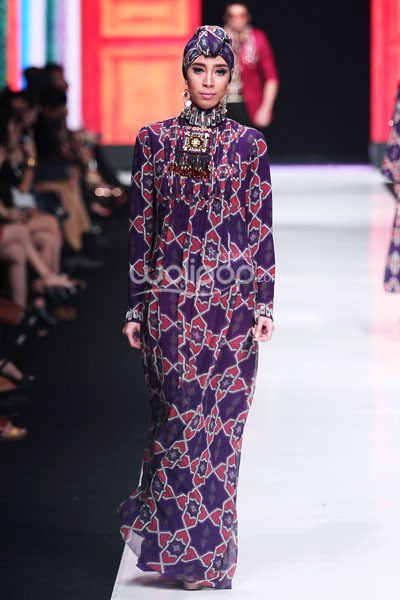 Jakarta, Indonesia - 20 Oktober. Itang Yunasz Indonesia Now. Jakarta Fashion Week 2014 at Senayan City. 20 Oktober 2013. Jakarta. [Foto: Mohammad Abduh/Wolipop]