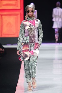 Jakarta, Indonesia - 20 Oktober. Itang Yunasz Indonesia Now. Jakarta Fashion Week 2014 at Senayan City. 20 Oktober 2013. Jakarta. [Foto: Mohammad Abduh/Wolipop]