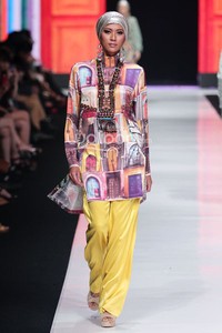 Jakarta, Indonesia - 20 Oktober. Itang Yunasz Indonesia Now. Jakarta Fashion Week 2014 at Senayan City. 20 Oktober 2013. Jakarta. [Foto: Mohammad Abduh/Wolipop]