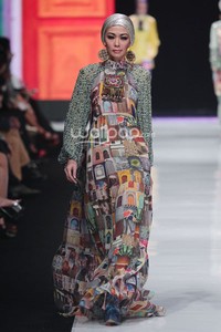 Jakarta, Indonesia - 20 Oktober. Itang Yunasz Indonesia Now. Jakarta Fashion Week 2014 at Senayan City. 20 Oktober 2013. Jakarta. [Foto: Mohammad Abduh/Wolipop]