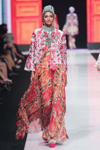 Jakarta, Indonesia - 20 Oktober. Itang Yunasz Indonesia Now. Jakarta Fashion Week 2014 at Senayan City. 20 Oktober 2013. Jakarta. [Foto: Mohammad Abduh/Wolipop]