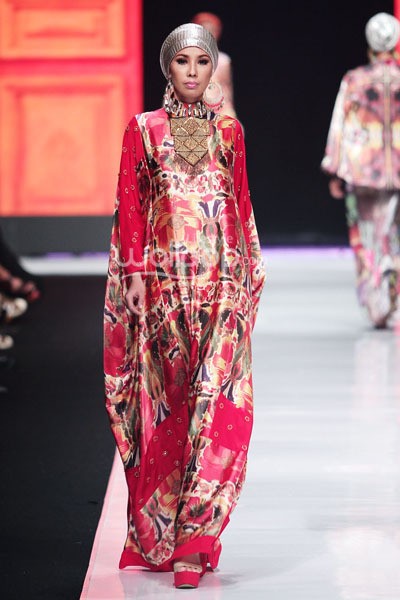 Jakarta, Indonesia - 20 Oktober. Itang Yunasz Indonesia Now. Jakarta Fashion Week 2014 at Senayan City. 20 Oktober 2013. Jakarta. [Foto: Mohammad Abduh/Wolipop]