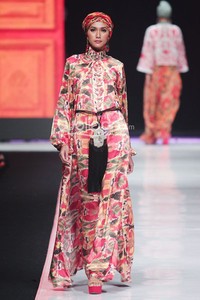 Jakarta, Indonesia - 20 Oktober. Itang Yunasz Indonesia Now. Jakarta Fashion Week 2014 at Senayan City. 20 Oktober 2013. Jakarta. [Foto: Mohammad Abduh/Wolipop]