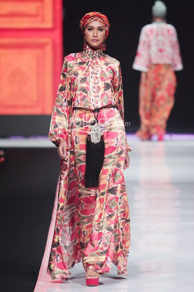 Jakarta, Indonesia - 20 Oktober. Itang Yunasz Indonesia Now. Jakarta Fashion Week 2014 at Senayan City. 20 Oktober 2013. Jakarta. [Foto: Mohammad Abduh/Wolipop]