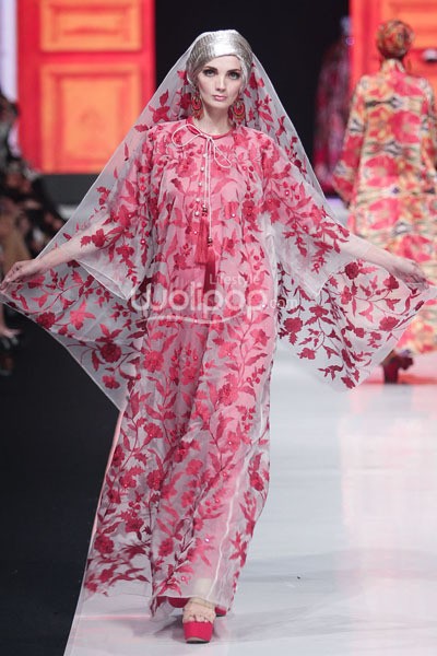 Jakarta, Indonesia - 20 Oktober. Itang Yunasz Indonesia Now. Jakarta Fashion Week 2014 at Senayan City. 20 Oktober 2013. Jakarta. [Foto: Mohammad Abduh/Wolipop]