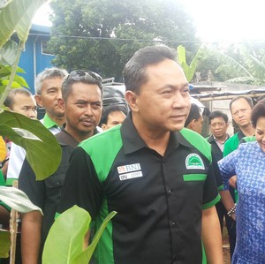 Tinjau Lahan Pembibitan Budiasi, Menhut Kepincut Bibit Asam Laos