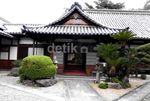 Melihat Kuil Takakuraji di Jepang