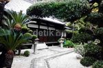 Melihat Kuil Takakuraji di Jepang
