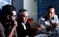 Ramadhan Pohan memberikan pemaparan dalam diskusi yang membahas soal isu penyadapan oleh Amerika Serikat dan Australia.