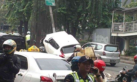 Tabrak Pembatas Jalan di Kuningan, Sopir Nissan Juke Luka Ringan