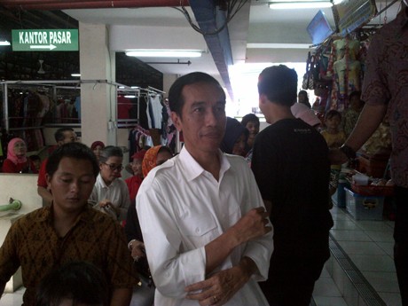 Jokowi Antar Komunitas Solo Belanja ke Blok G Pasar Tanah Abang
