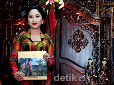 Anita CT Luncurkan Buku Pesona Solo