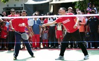 Rudy Hartono juga ikut turun tangan langsung memberikan ilmunya kepada anak-anak.