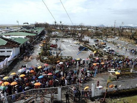 Kota Tacloban Hancur Dihantam Topan Haiyan, Aksi Penjarahan Marak