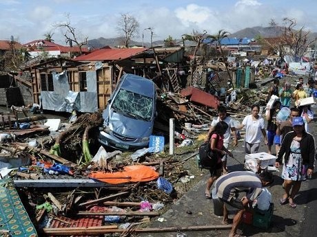 Mengerikan! Mayat-mayat Bergelantungan di Pohon Akibat Topan Haiyan