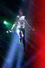 Aksi Panggung Memukau di MTV EMA 2013