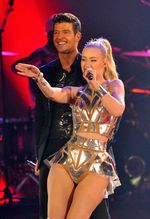 Aksi Panggung Memukau di MTV EMA 2013