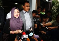     Dalam pemeriksaan ini, penyidik memfokuskan soal aliran dana Rp 23 miliar terhadap suaminya, Ferry.