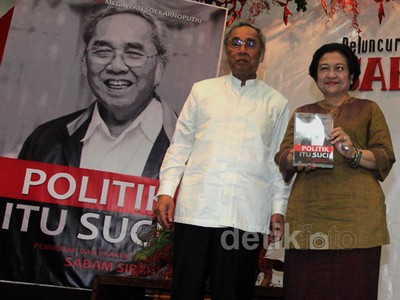 Politik itu Suci Sabam Sirait