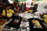 Kaos Bergambar Soeharto Laris Manis