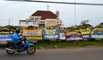 Ratusan Karangan Bunga Penuhi Rumah Atut