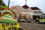 Ratusan Karangan Bunga Penuhi Rumah Atut