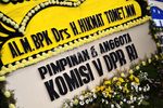 Ratusan Karangan Bunga Penuhi Rumah Atut