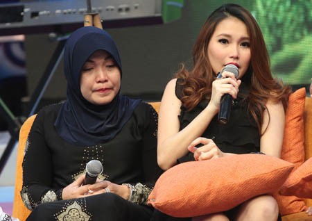 Ibunda Ayu Ting Ting Tak Pernah Lihat Orangtua Enji