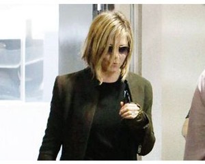 Rambut Rusak karena Brazilian Blowdry, Jennifer Aniston Potong Rambut